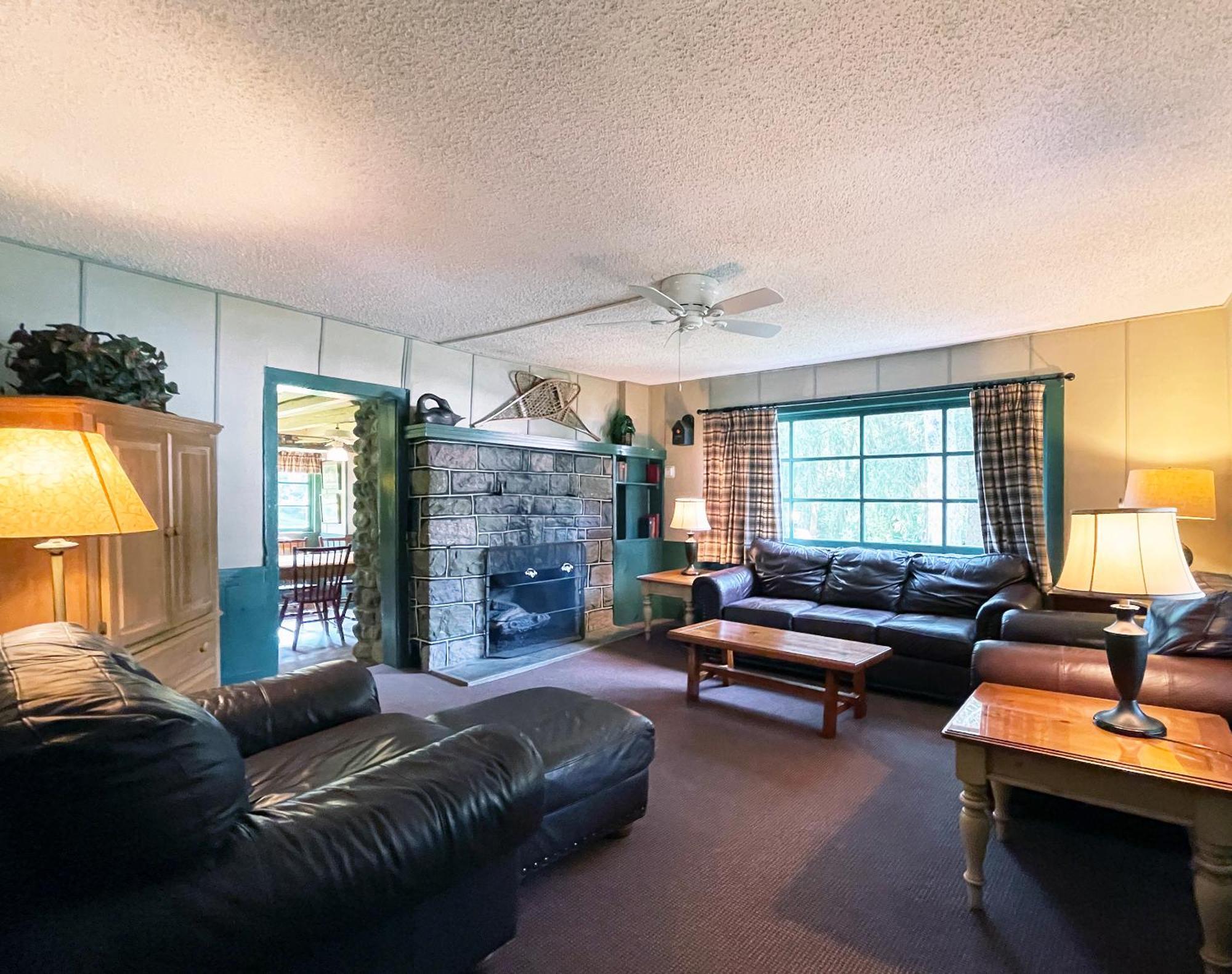 Mountain Springs Lake Resort Stroudsburg Room photo