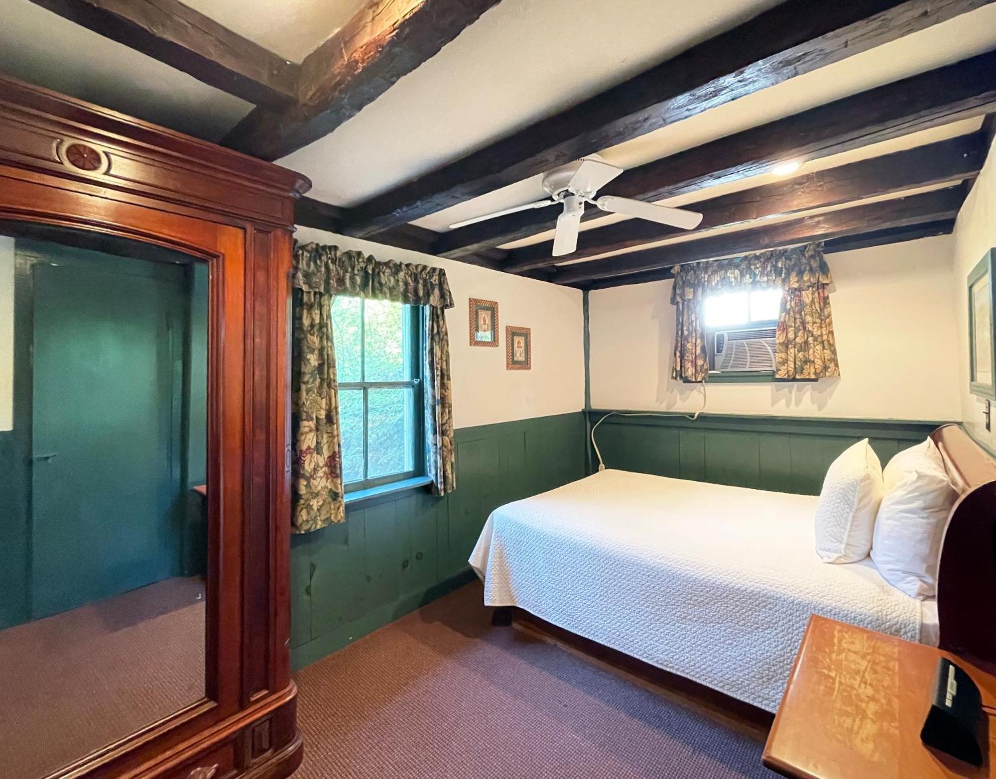 Mountain Springs Lake Resort Stroudsburg Room photo