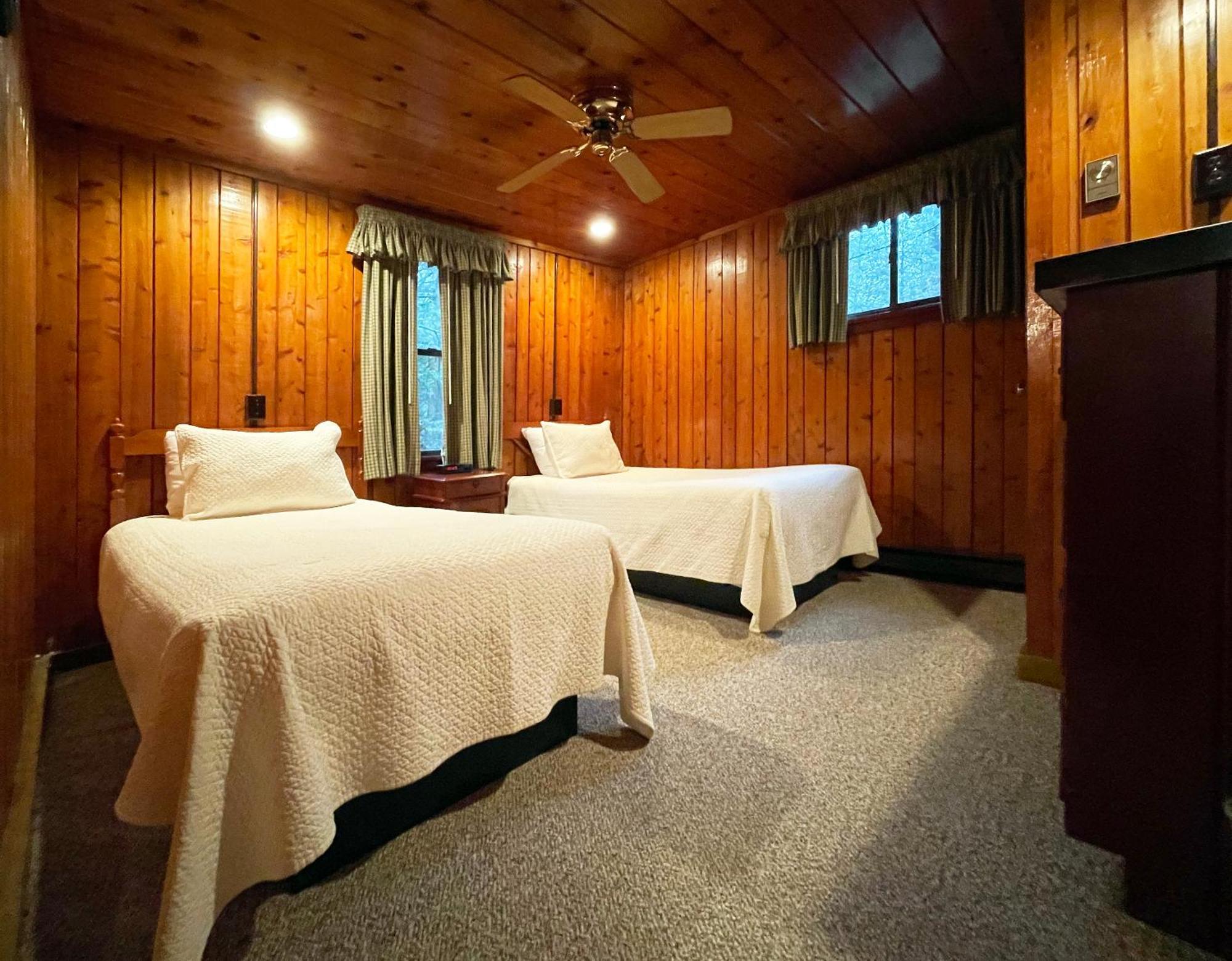 Mountain Springs Lake Resort Stroudsburg Room photo