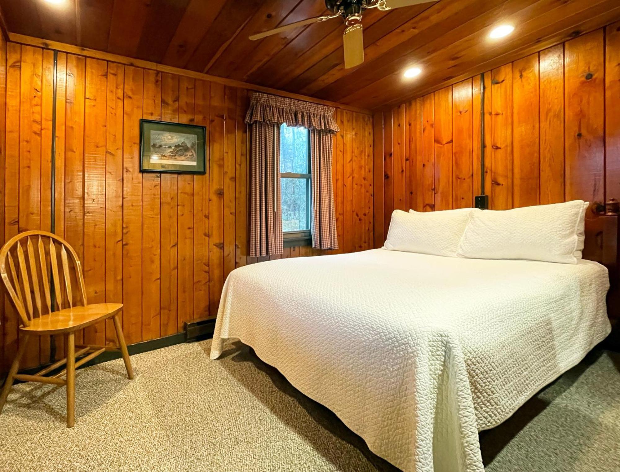 Mountain Springs Lake Resort Stroudsburg Room photo