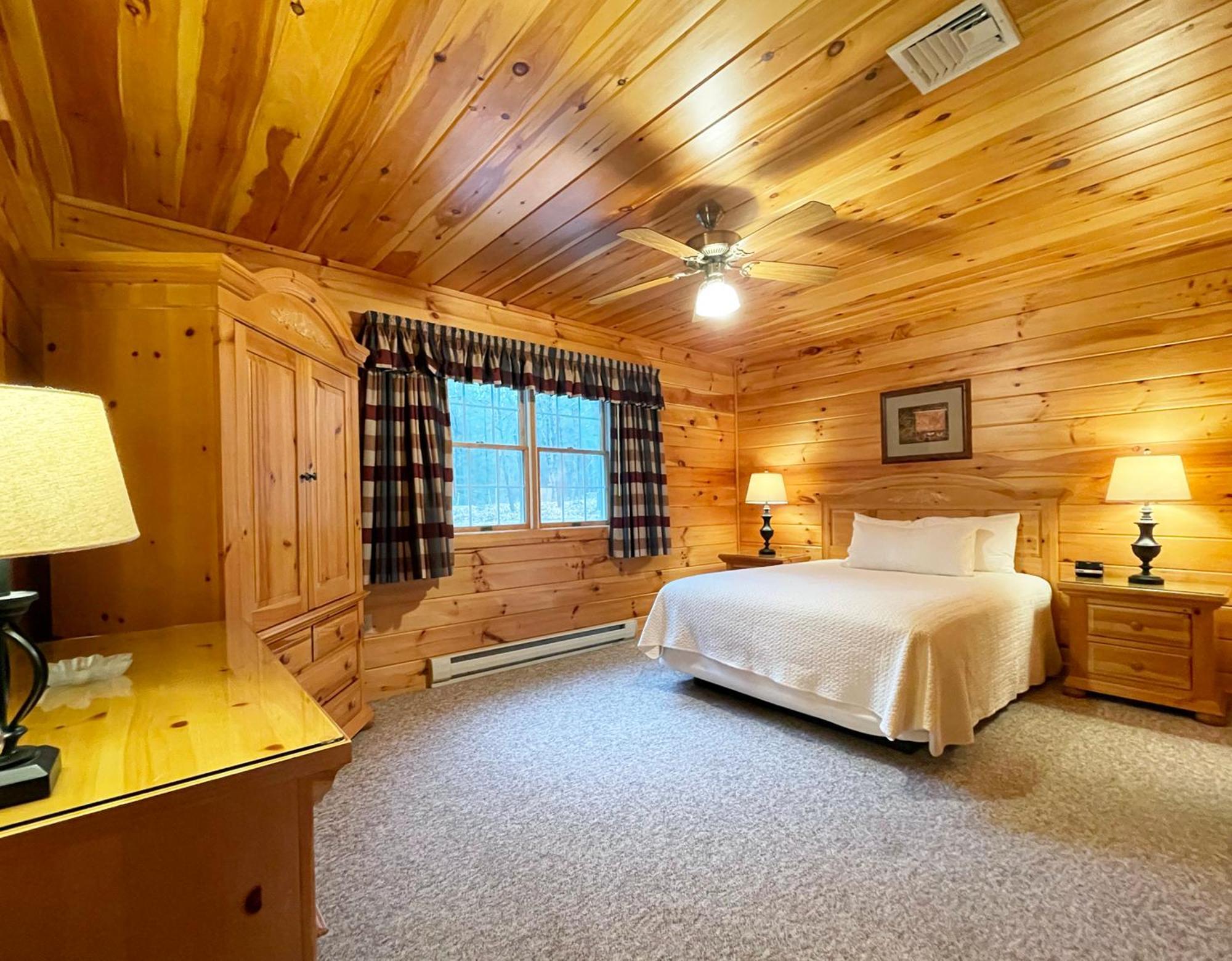 Mountain Springs Lake Resort Stroudsburg Room photo