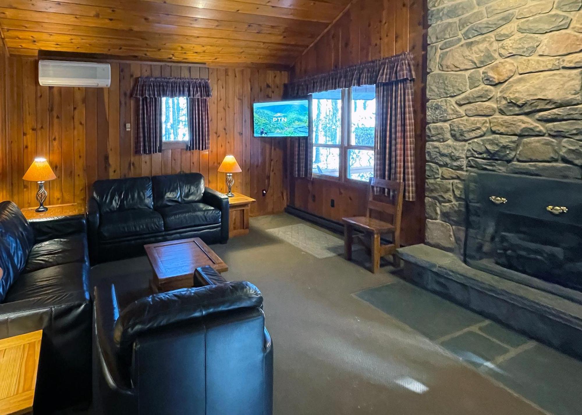 Mountain Springs Lake Resort Stroudsburg Room photo