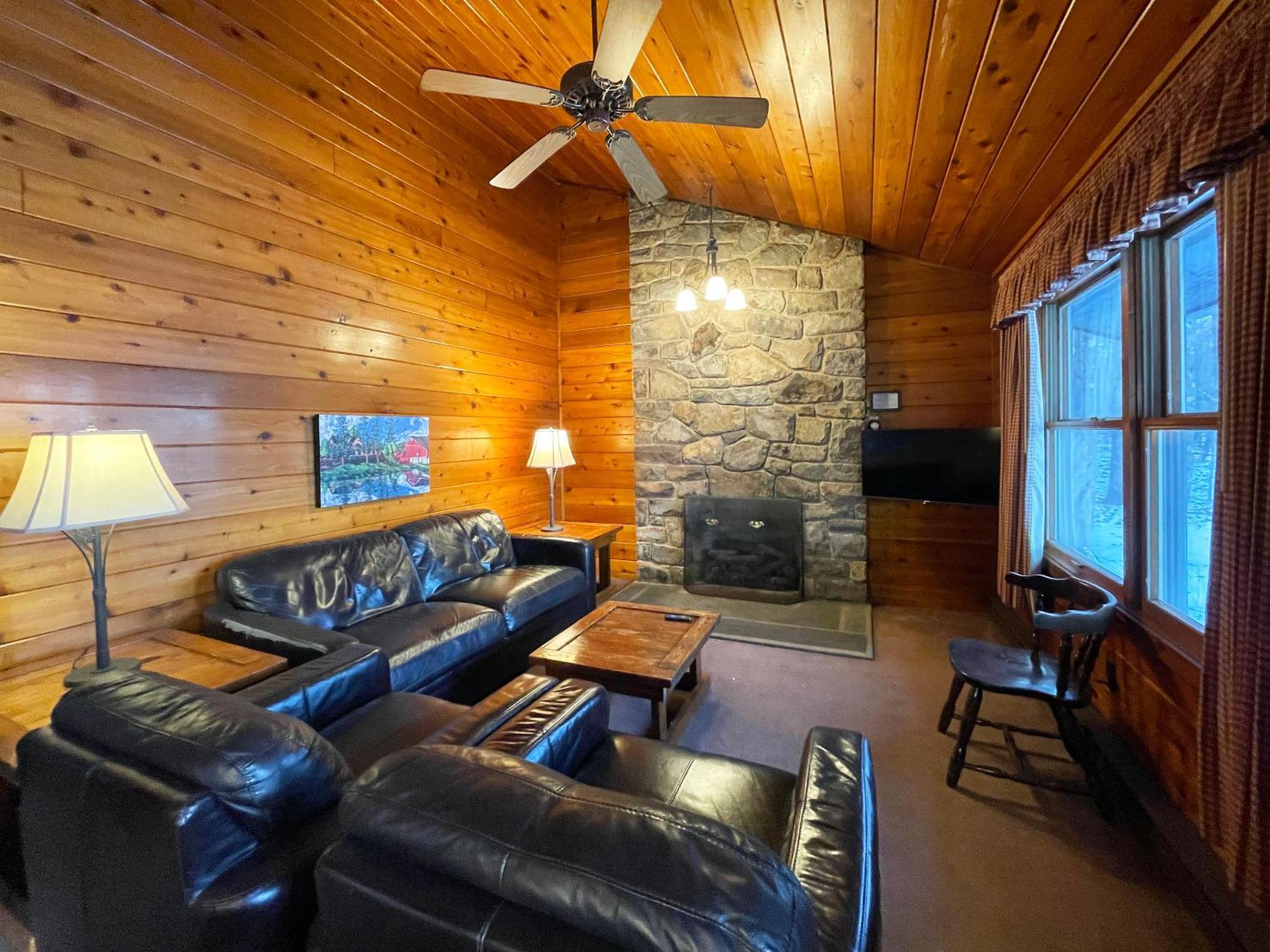 Mountain Springs Lake Resort Stroudsburg Room photo