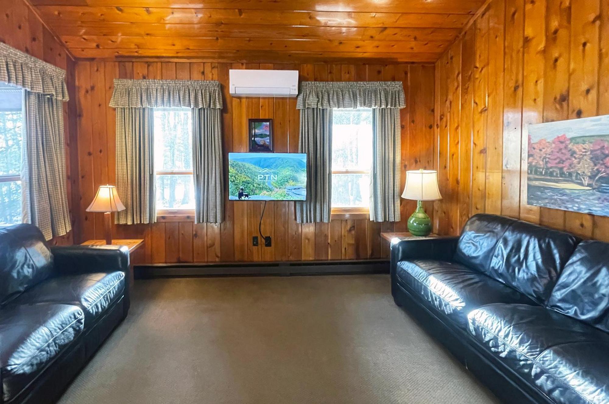 Mountain Springs Lake Resort Stroudsburg Room photo