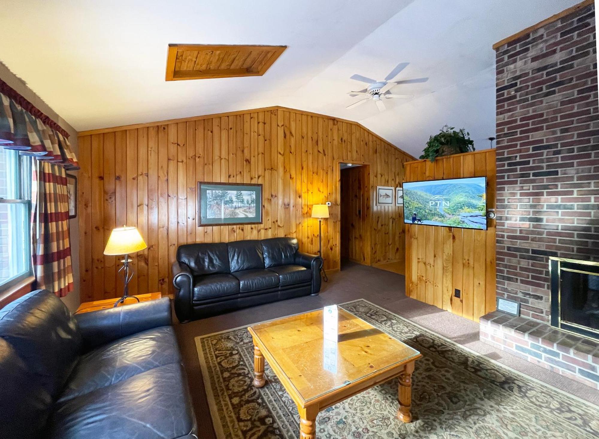 Mountain Springs Lake Resort Stroudsburg Room photo