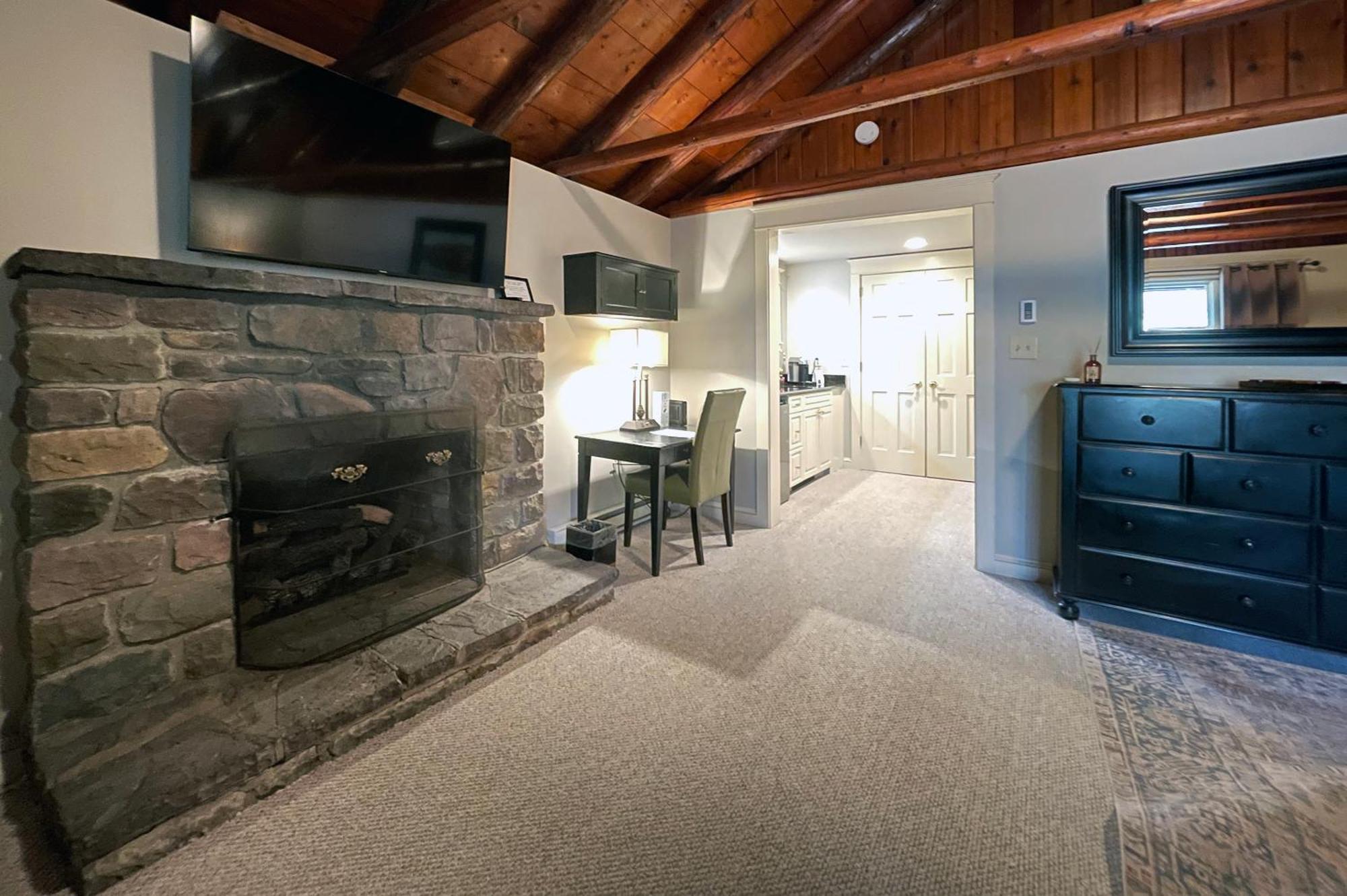 Mountain Springs Lake Resort Stroudsburg Room photo
